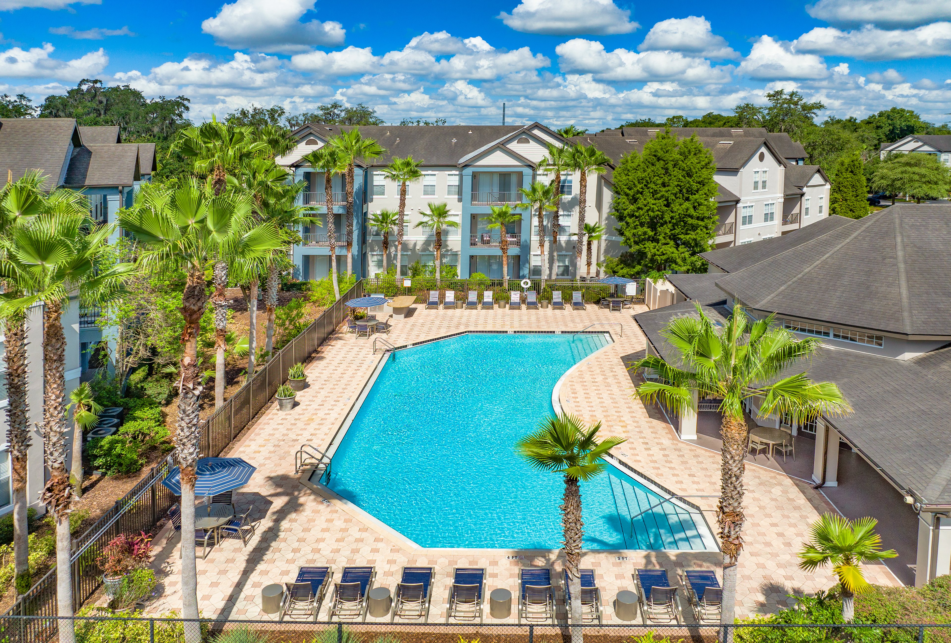 MAA Tampa Oaks exterior