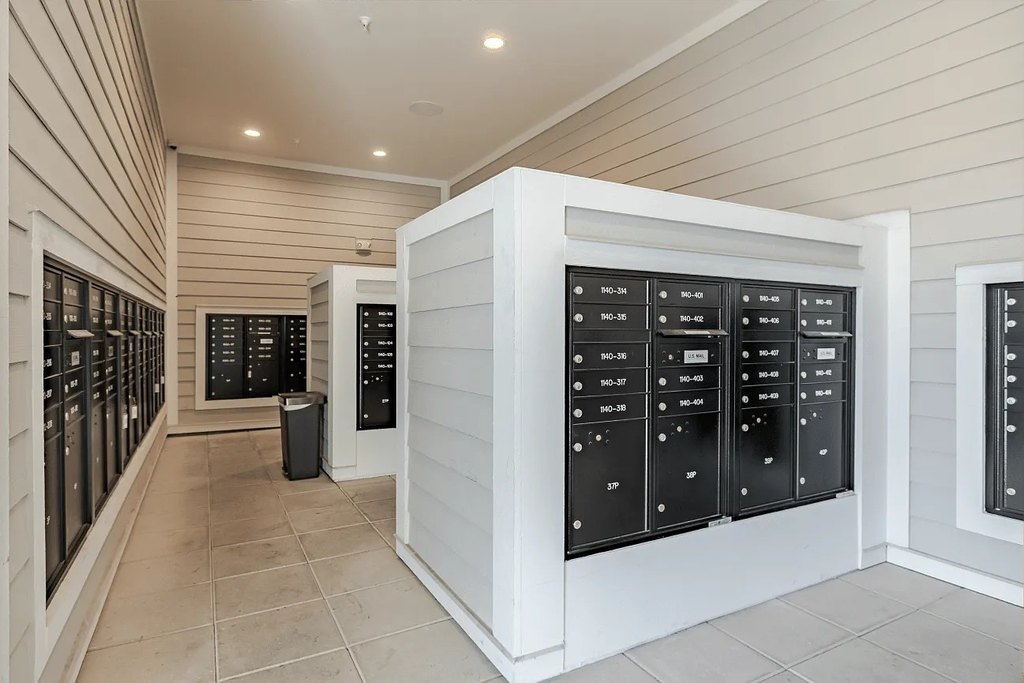 Madison Waterford Lakes exterior