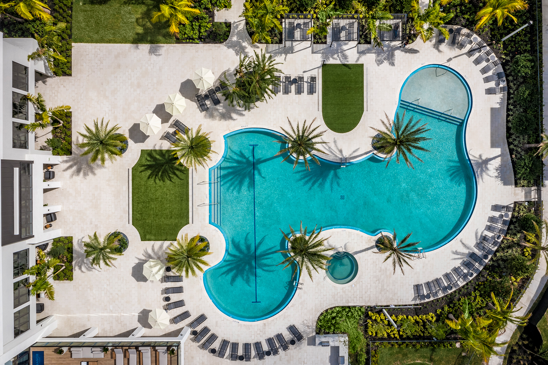 Manor Hialeah exterior