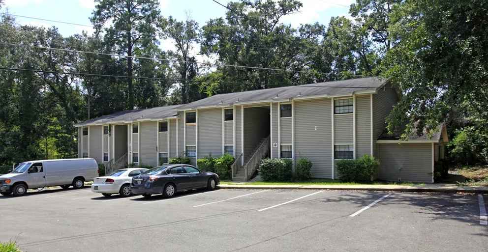 Oakcrest Apartments exterior