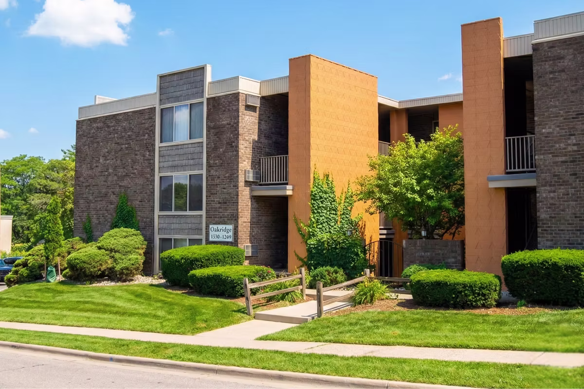 Oakridge Apartments Exterior