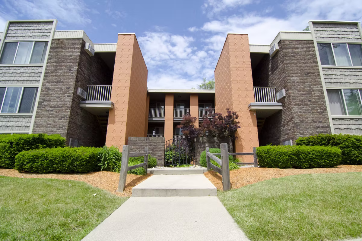 Oakridge Apartments Exterior
