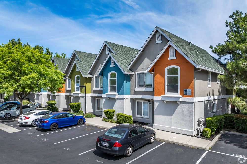 Oakshade Commons Exterior
