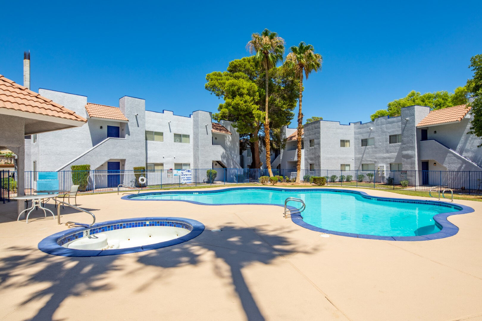 Oasis Apartments Exterior
