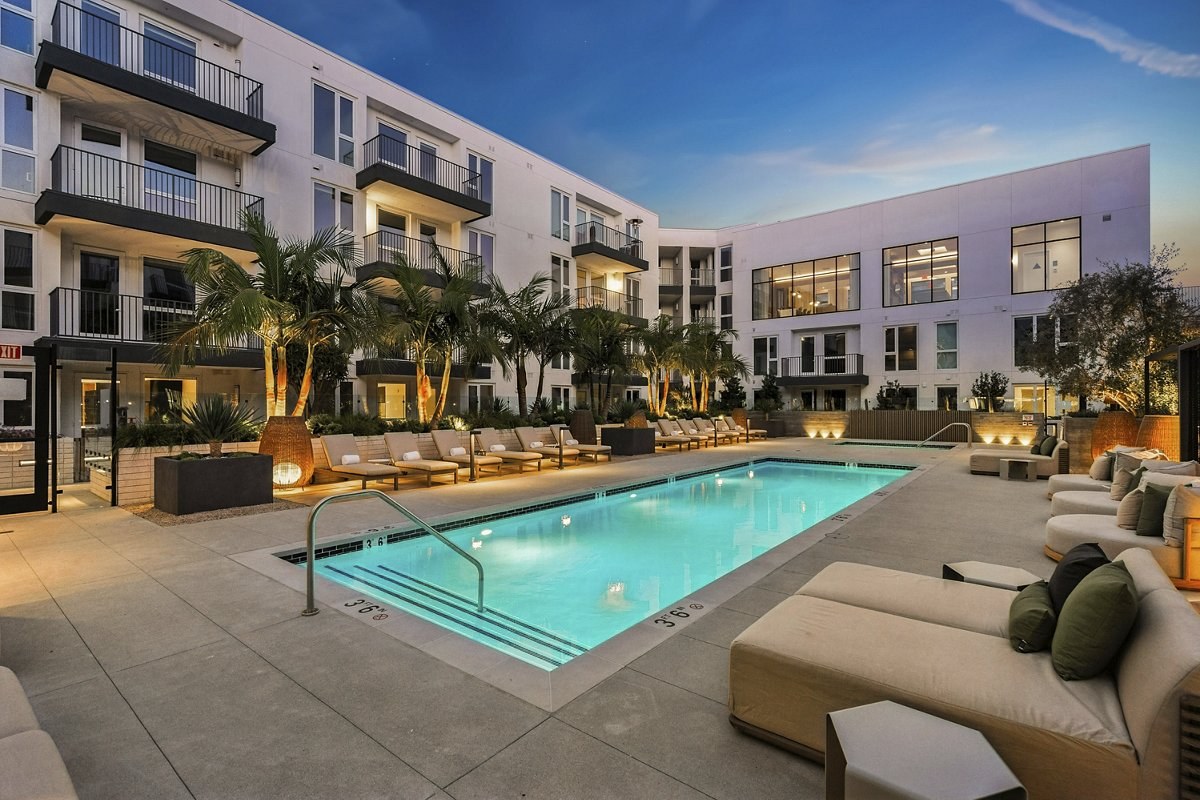 Overland & Ayres Amenities