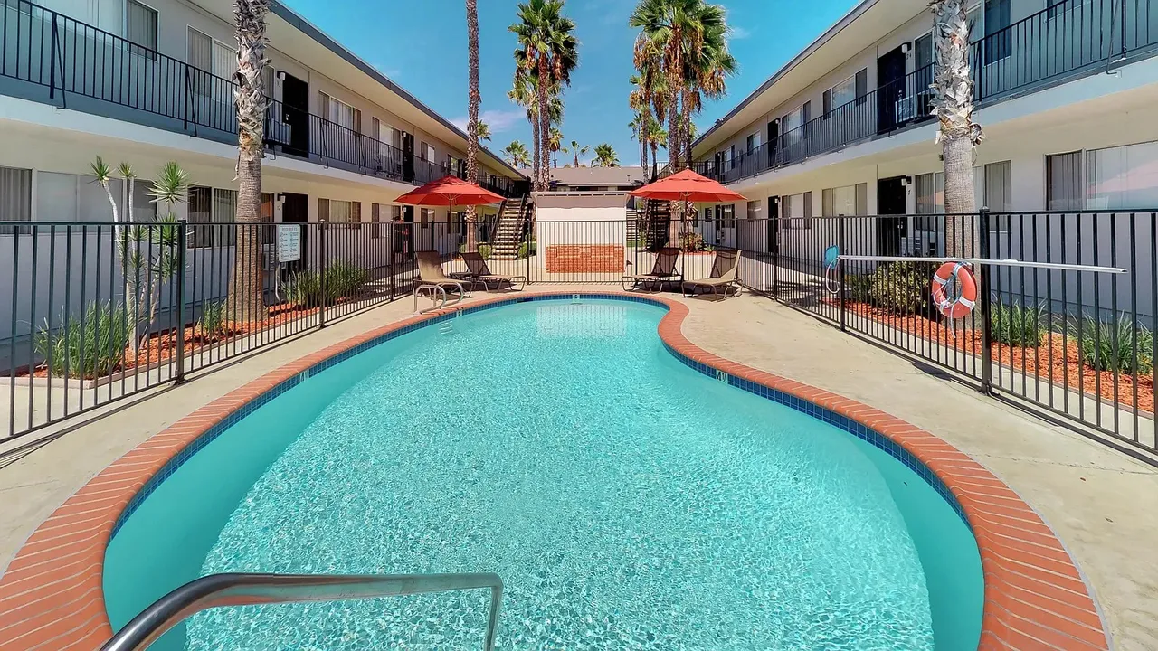 Palms of La Mesa exterior