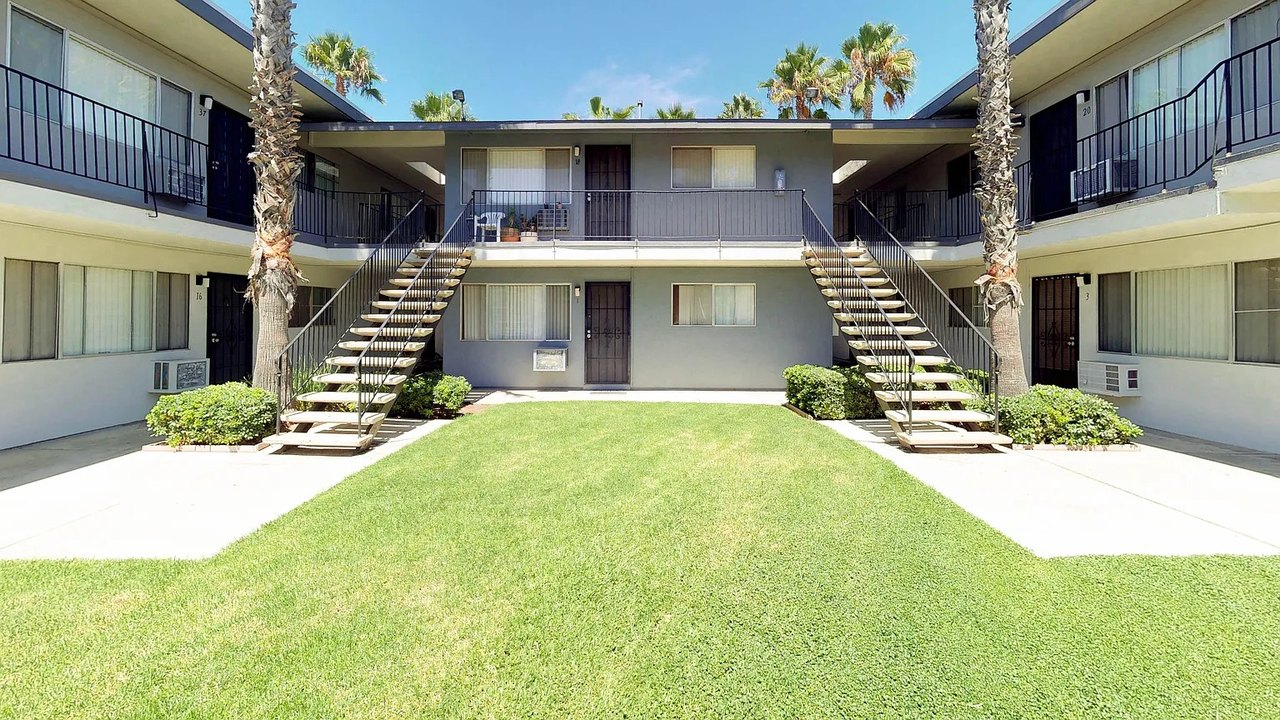 Palms of La Mesa exterior