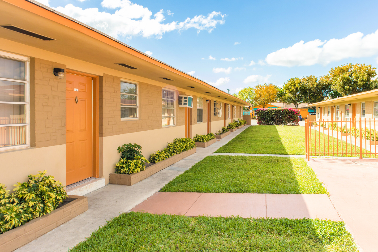 Paradise Apartments Amenities