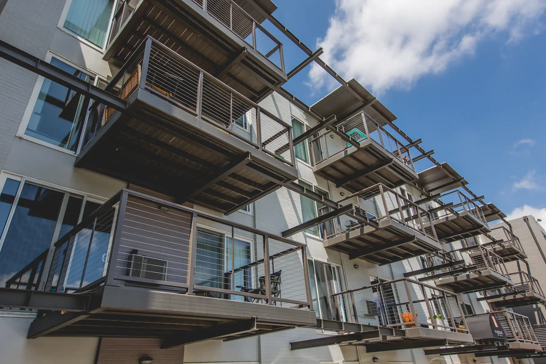 Parker Off Pearl exterior