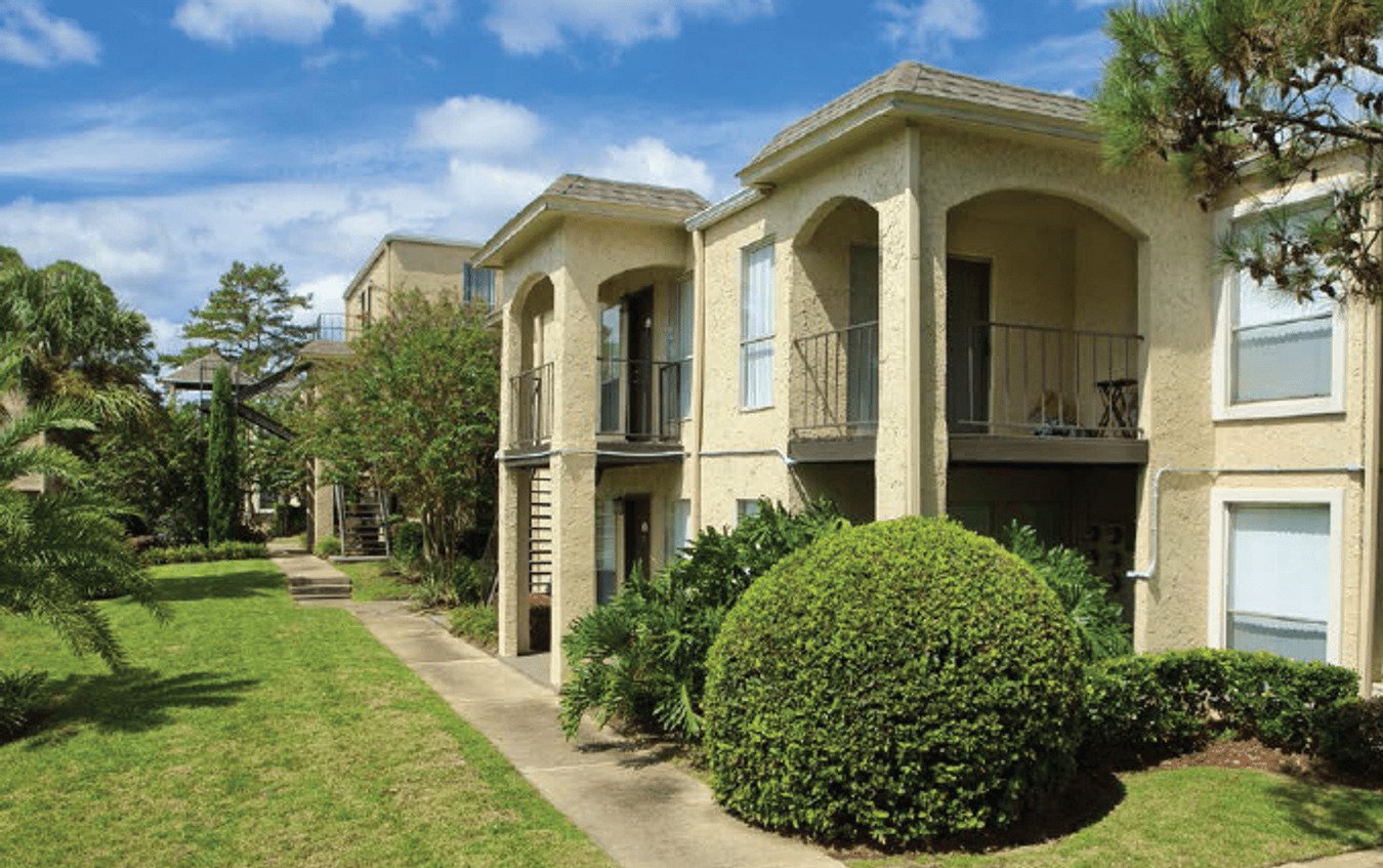 Parkway Square Apartments exterior
