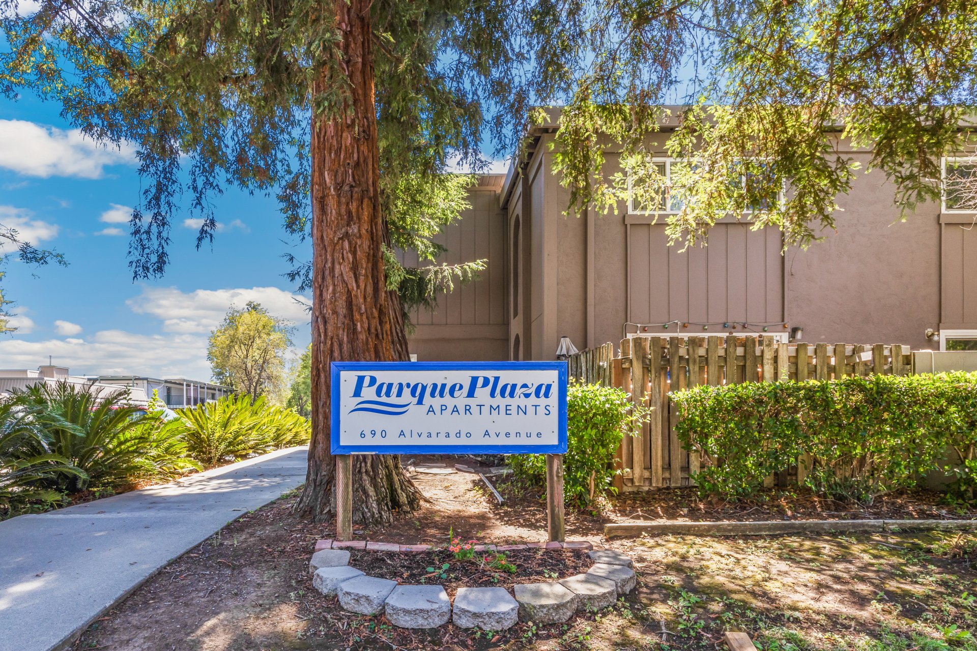 Parque Plaza Apartments exterior