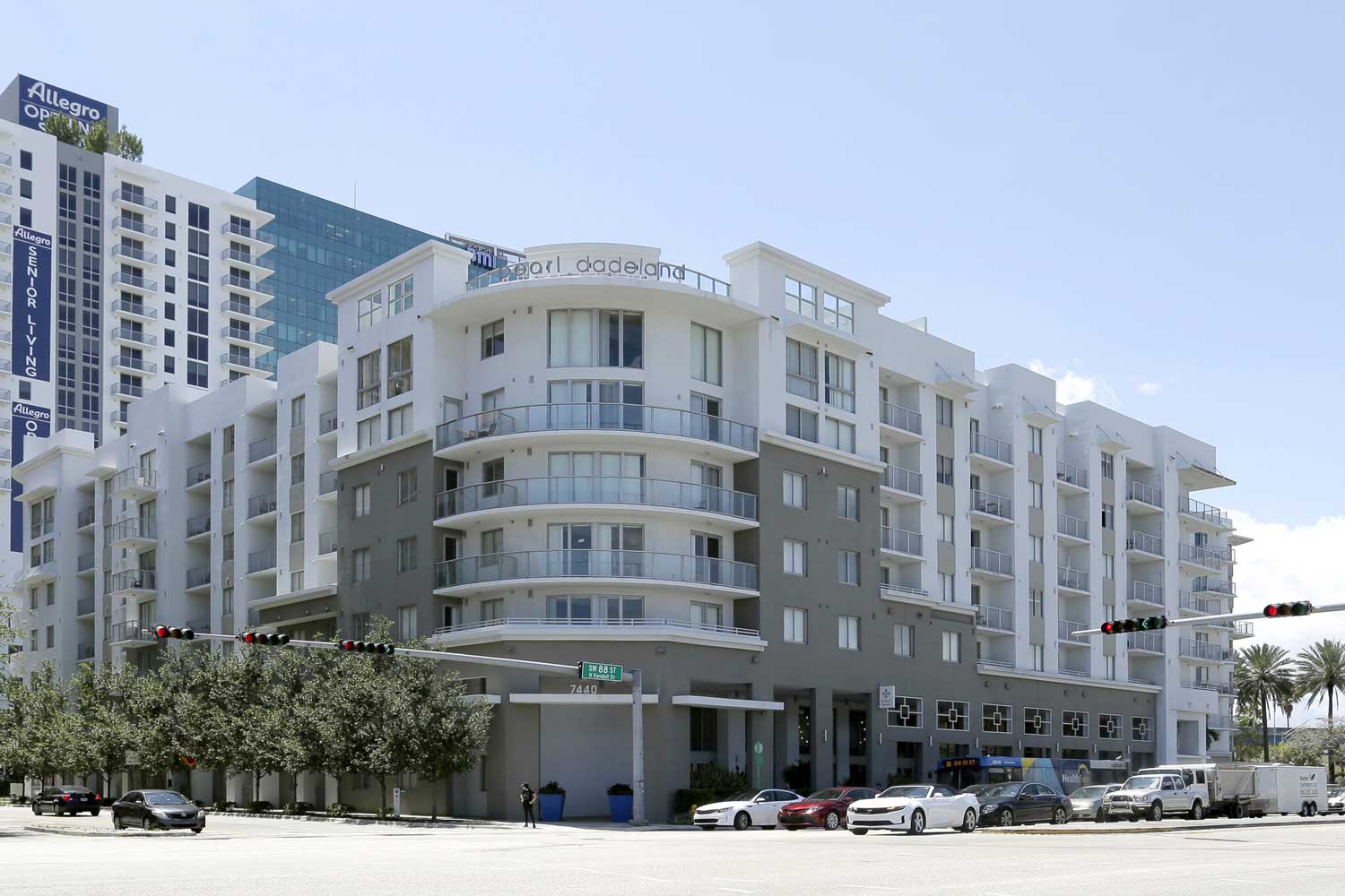 Pearl Dadeland exterior