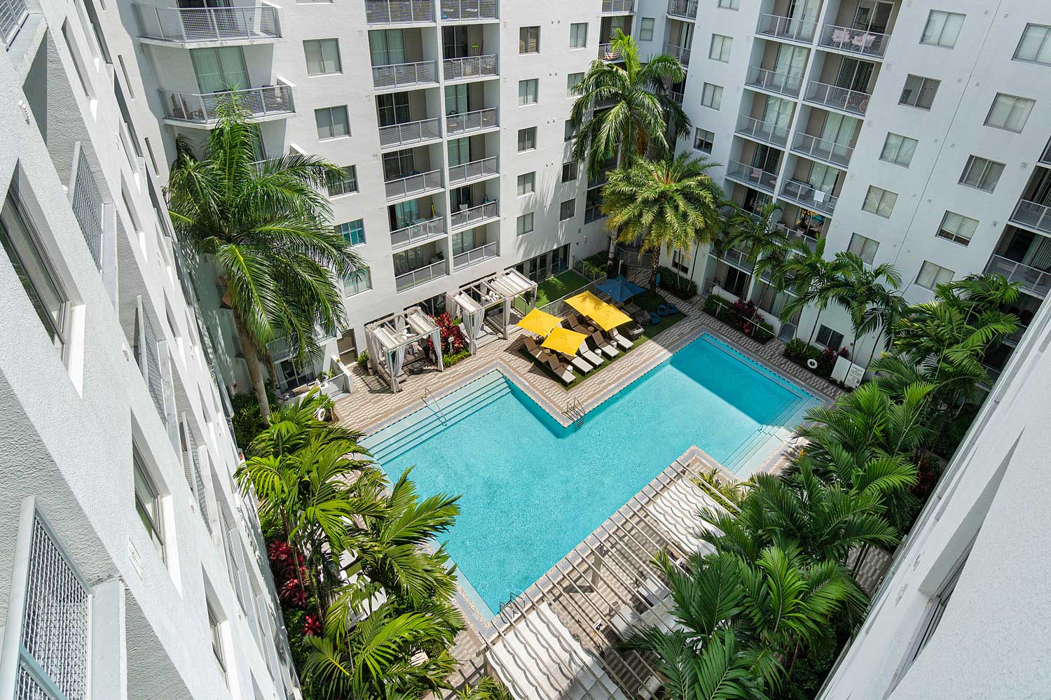Pearl Dadeland Exterior