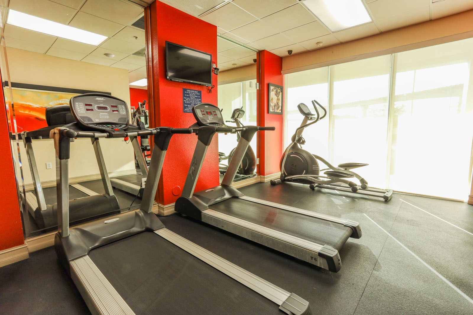 Pinnacle Plaza Apartments Amenities