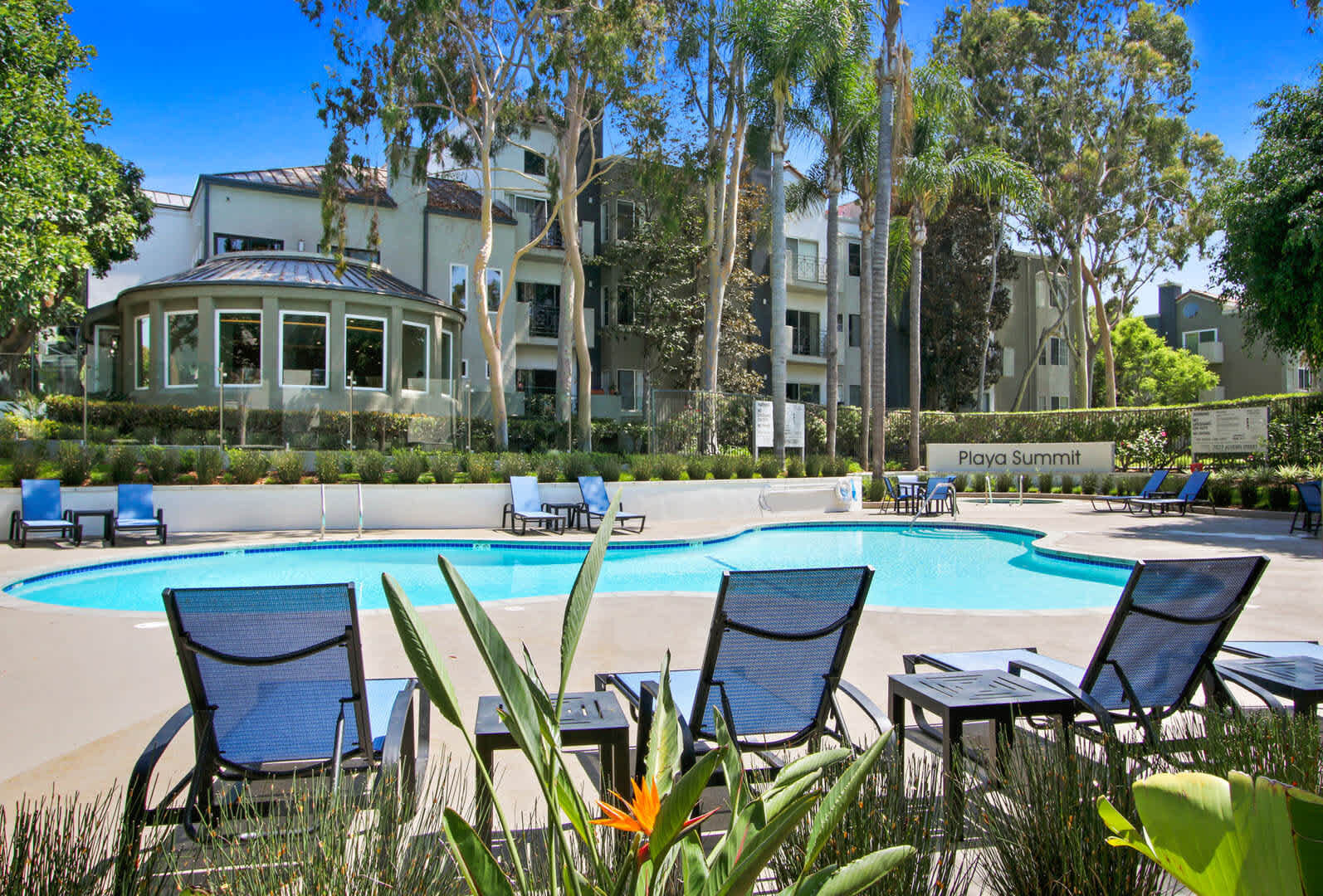 Playa Summit Apartments Exterior
