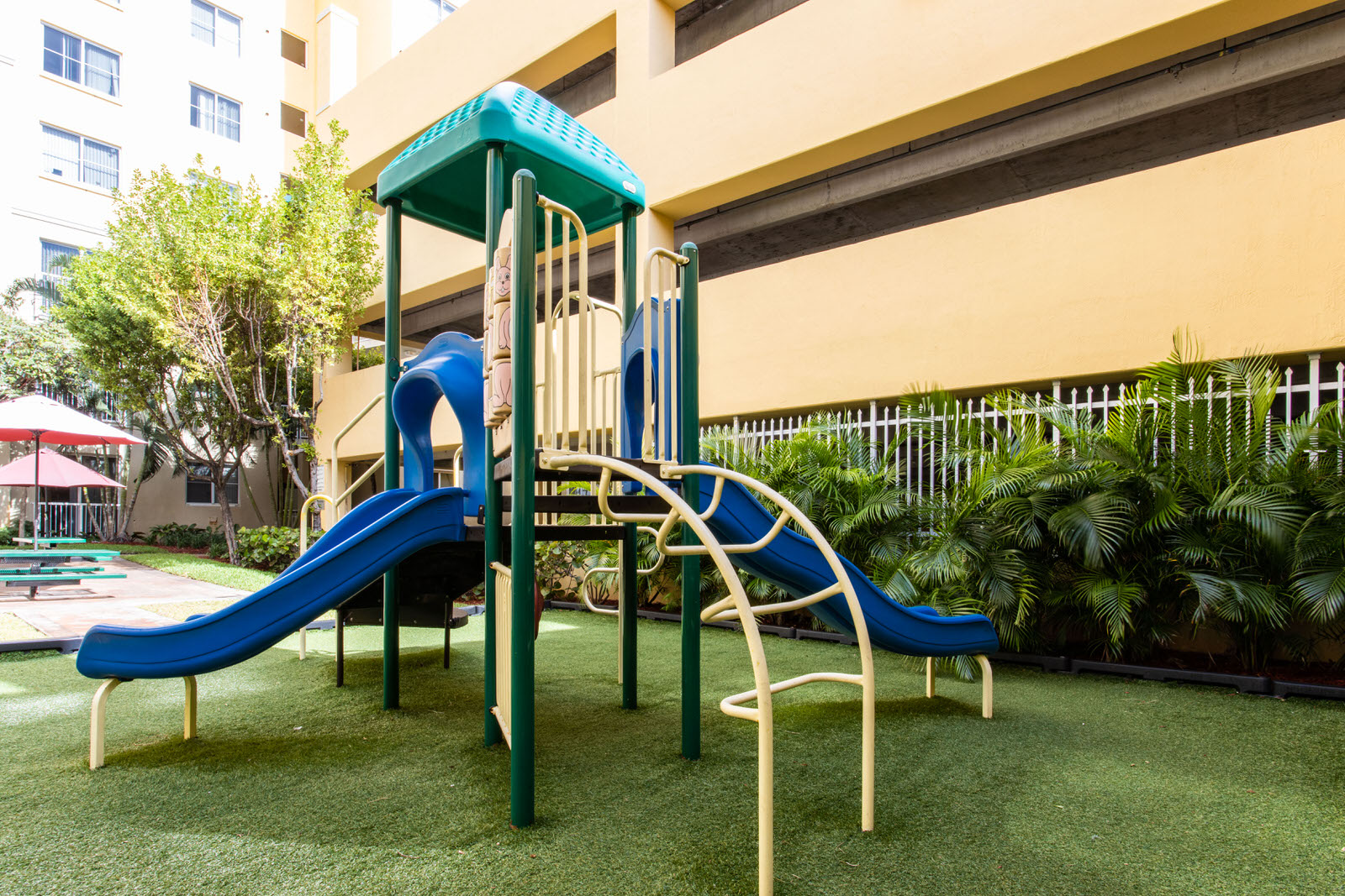Rayos del Sol Apartments exterior