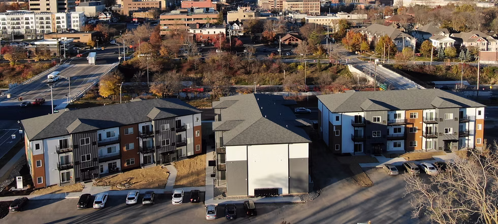 REO Gateway Apartments Exterior