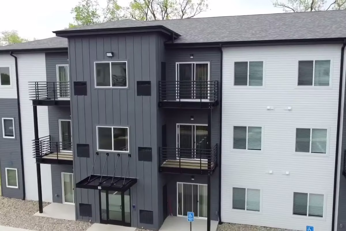 REO Gateway Apartments Amenities