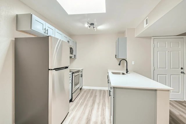 Rise on McClintock Amenities