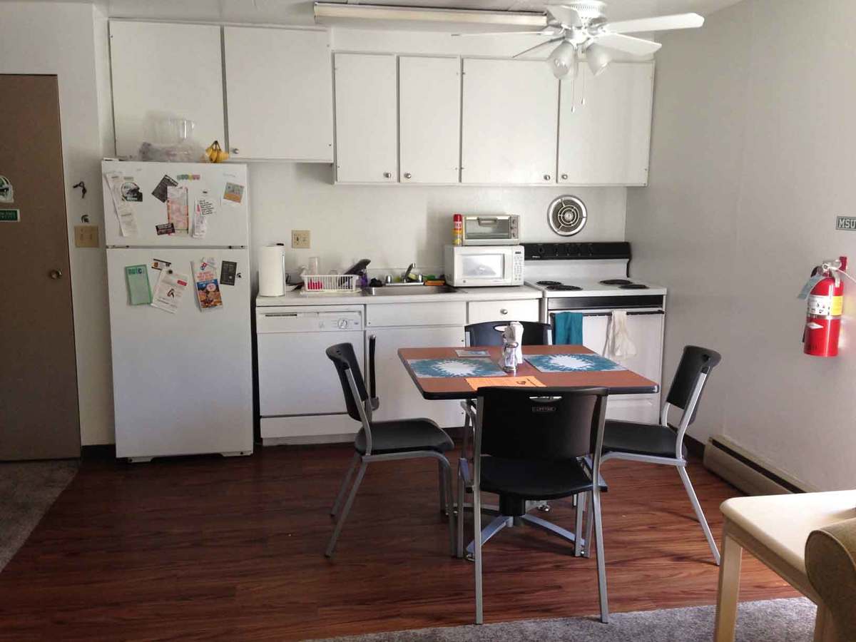 Riverside East and West Apartments Unit 2 Amenities