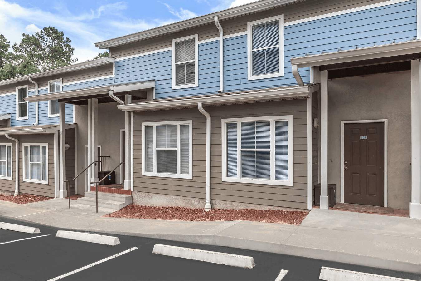 Rolling Hills Apartments exterior