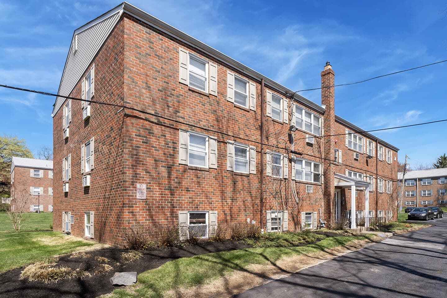 Rosedale Court Apartments Exterior
