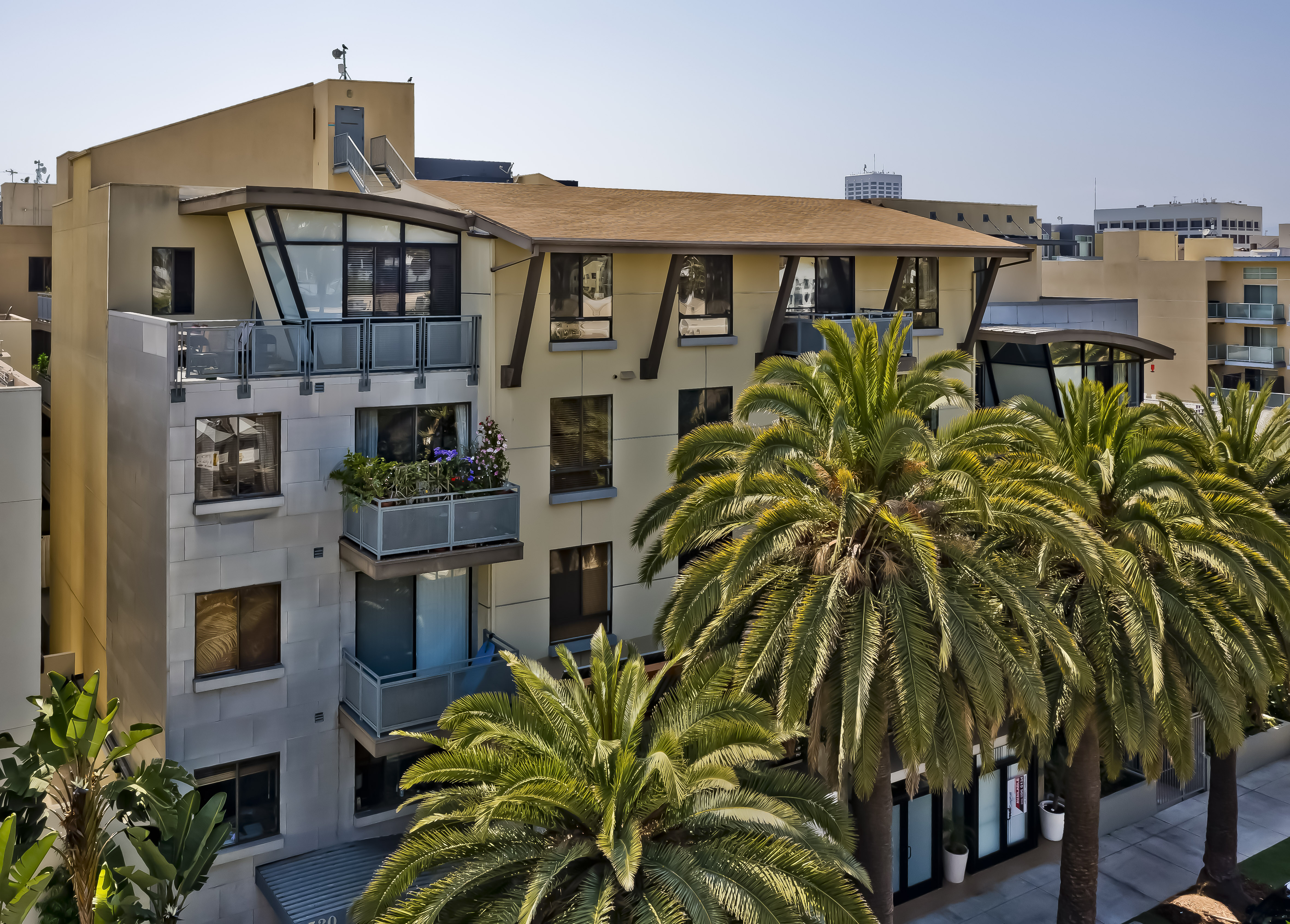 San Remo Santa Monica Apartments exterior