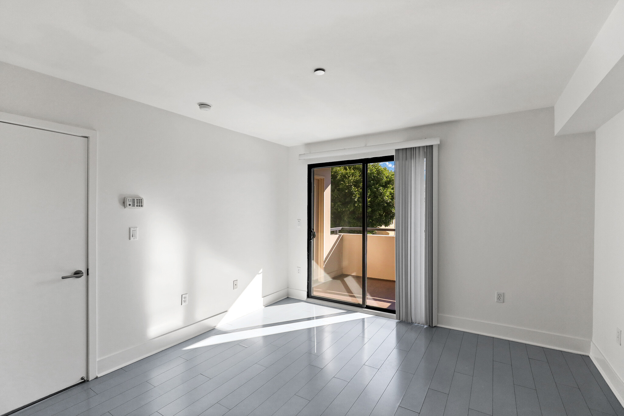 Santa Monica Federal by Wiseman exterior