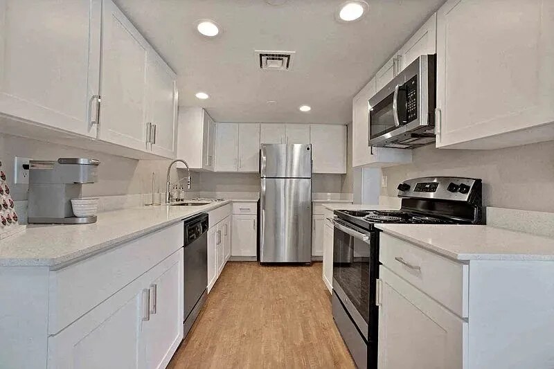 Shoreline at the Lakes Amenities