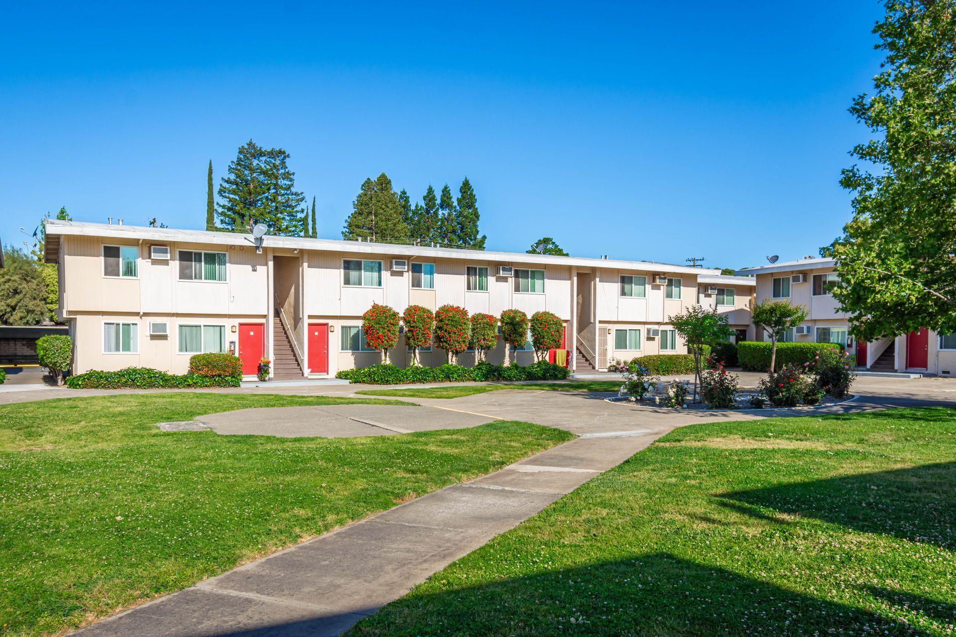 Spartan Oaks Apartments Exterior