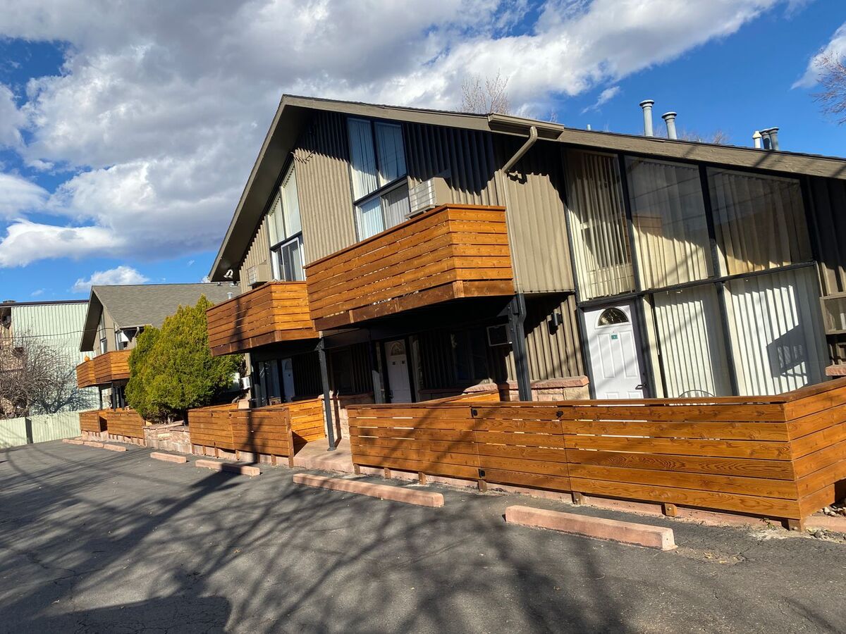 St. Moritz Apartments Exterior