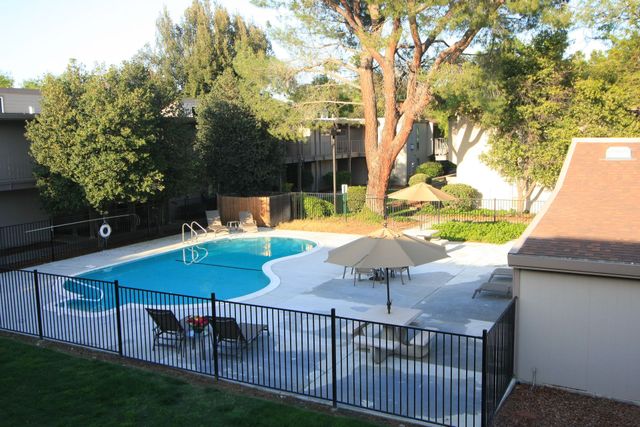 Stonegate Village Apartments Exterior