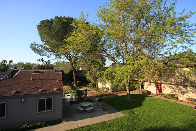 Stonegate Village Apartments exterior