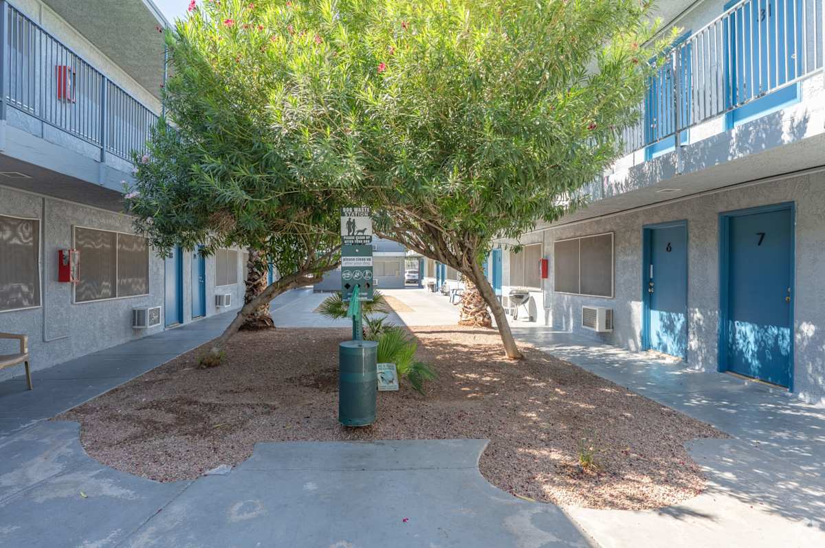Sugartree Apartments Exterior