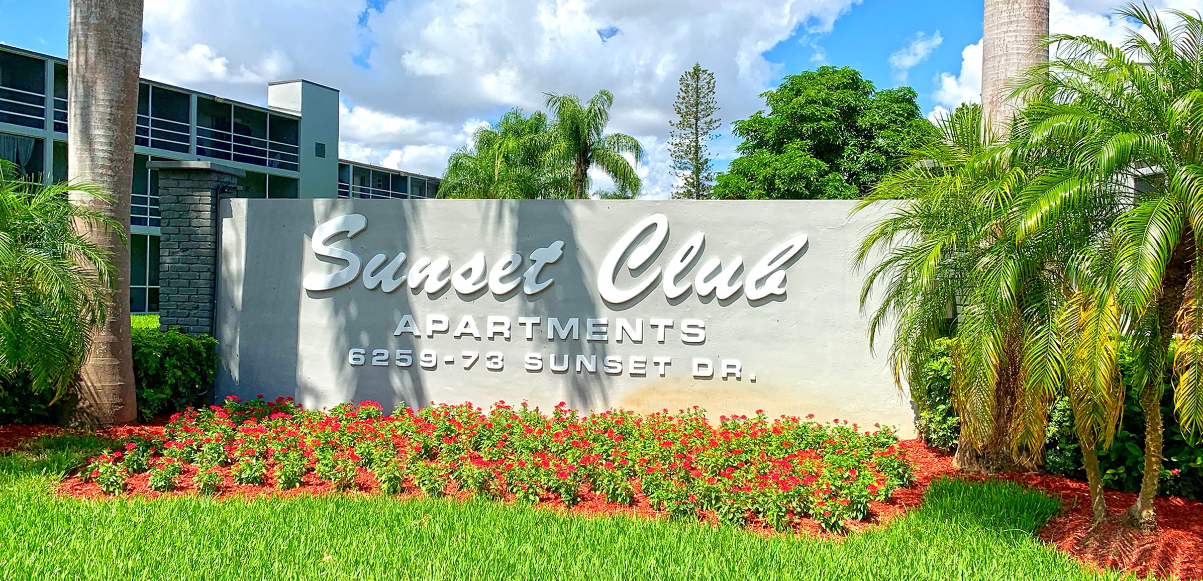 Sunset Club Apartments exterior