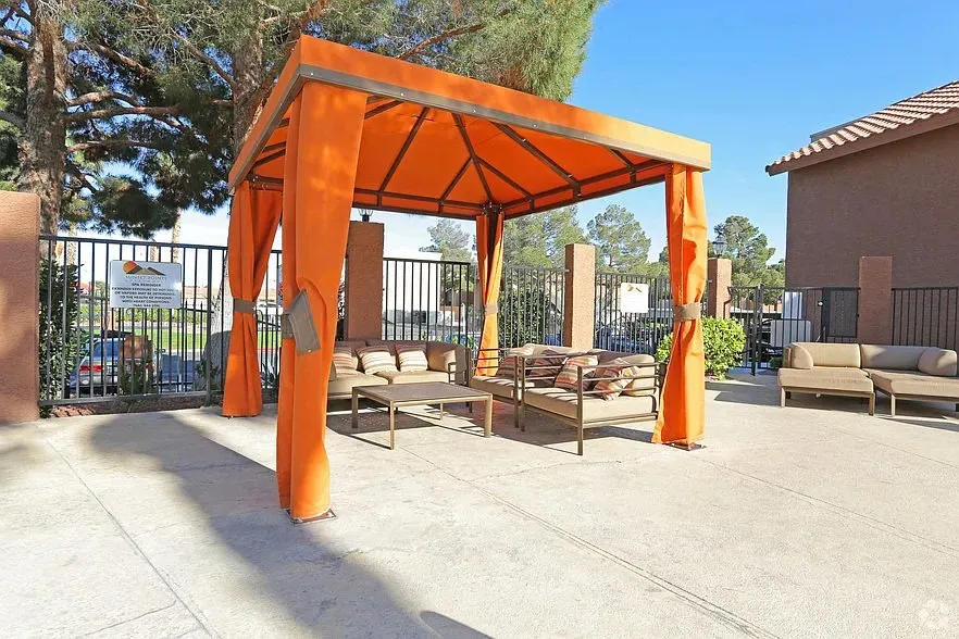 Sunset Pointe Apartments exterior