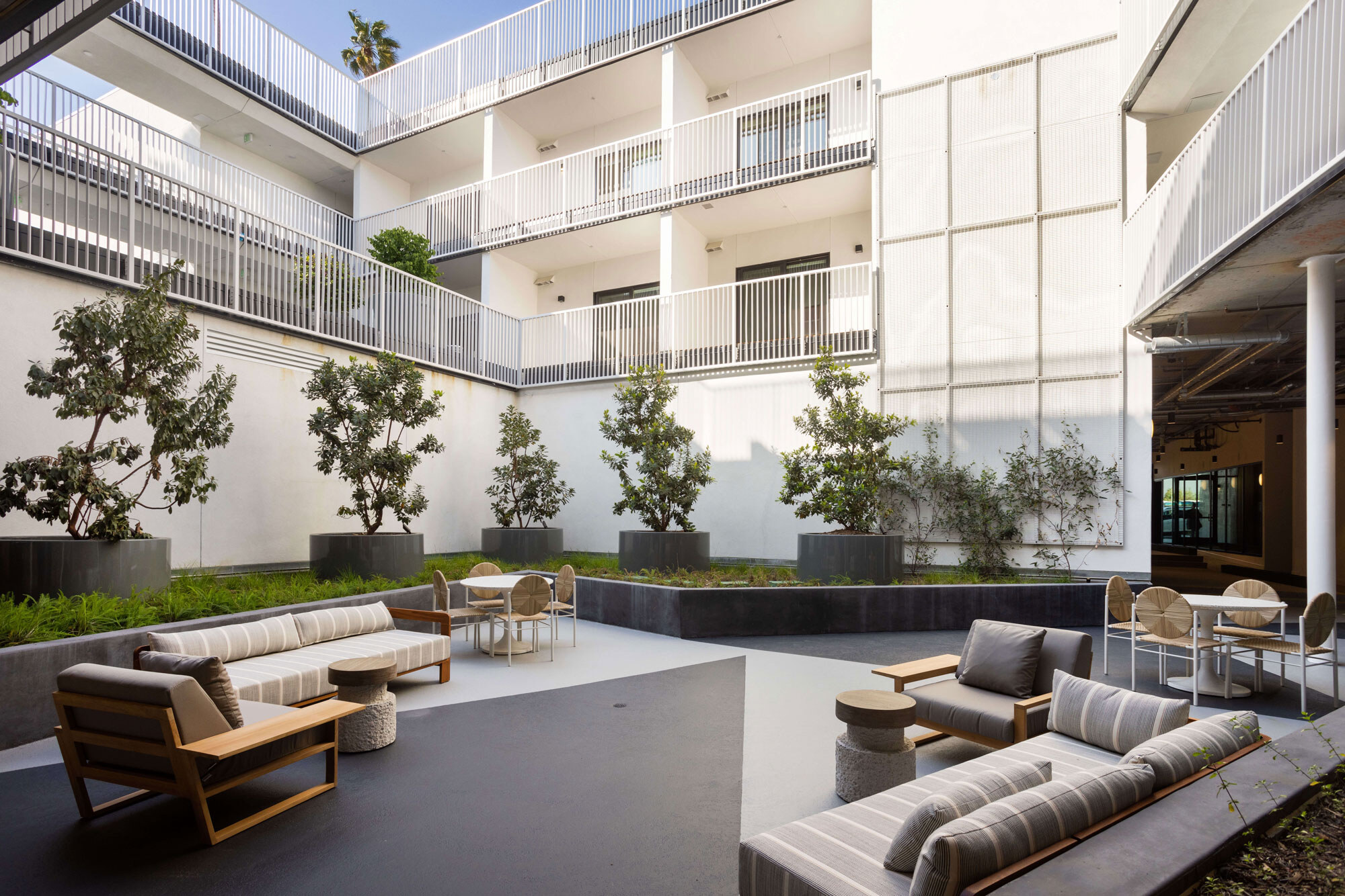 The Charlie Santa Monica Exterior
