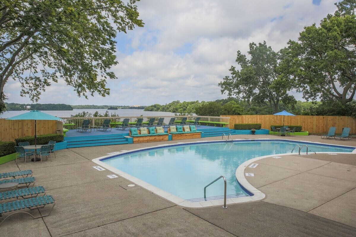 The Lake Shore Apartments Amenities