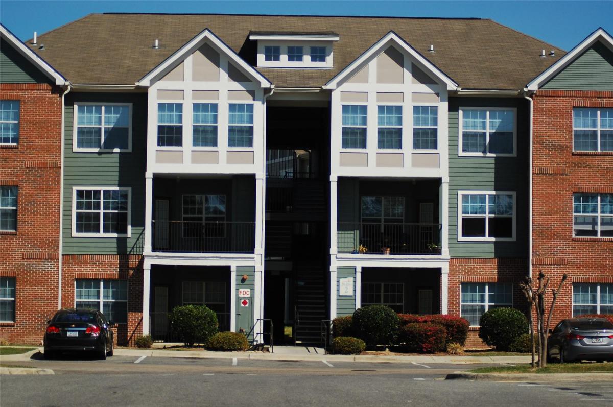 The Lakes at San Marcos Apartments exterior