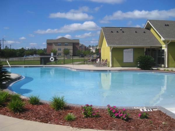 The Lakes at San Marcos Apartments Exterior