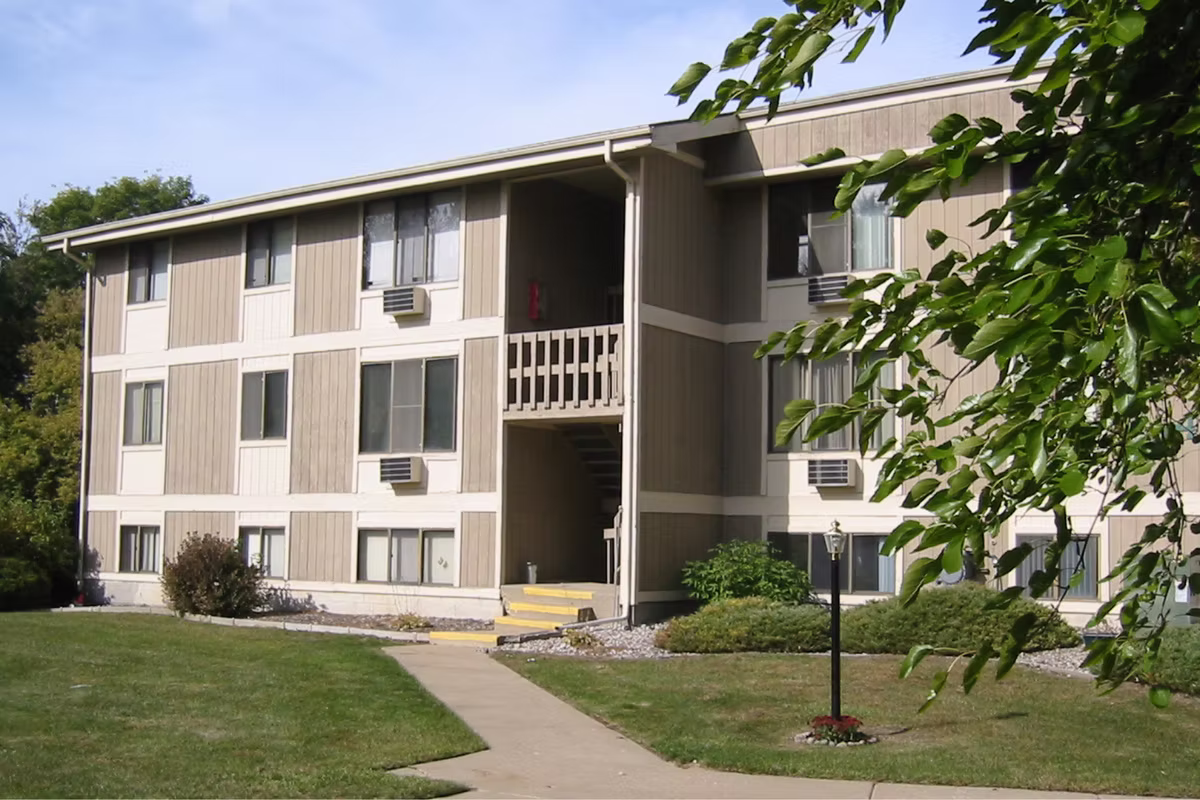 The Lodges Lansing exterior