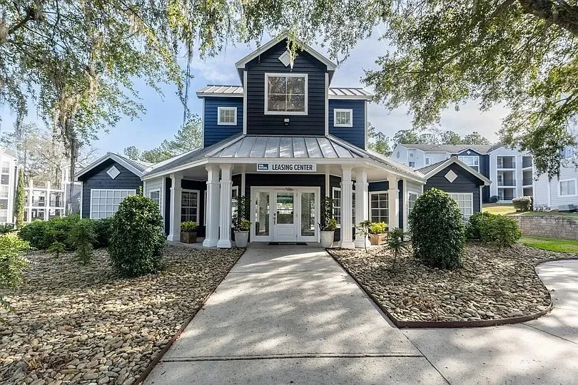 The Social Seminole exterior