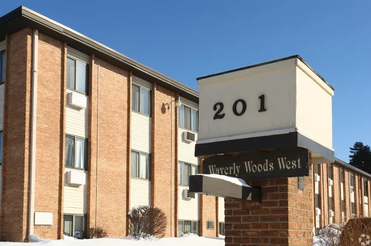 The Wave Apartments Lansing Amenities