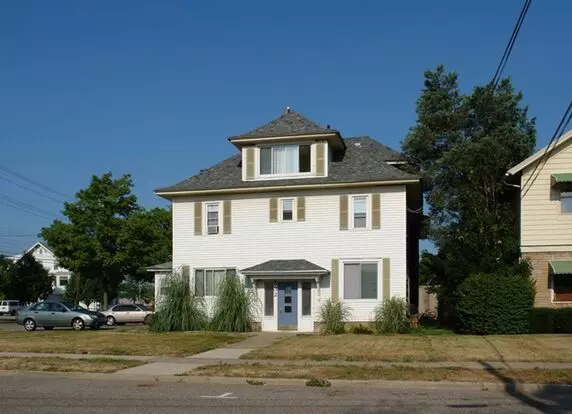 Townsend Apartments Lansing exterior