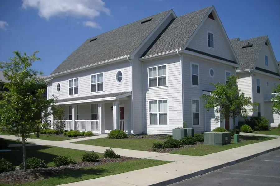 Twin Oaks at Southwood exterior