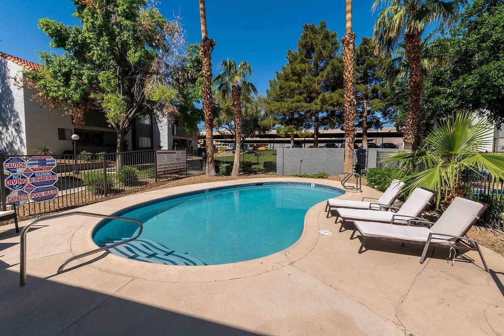 Villa Del Sol Apartments exterior
