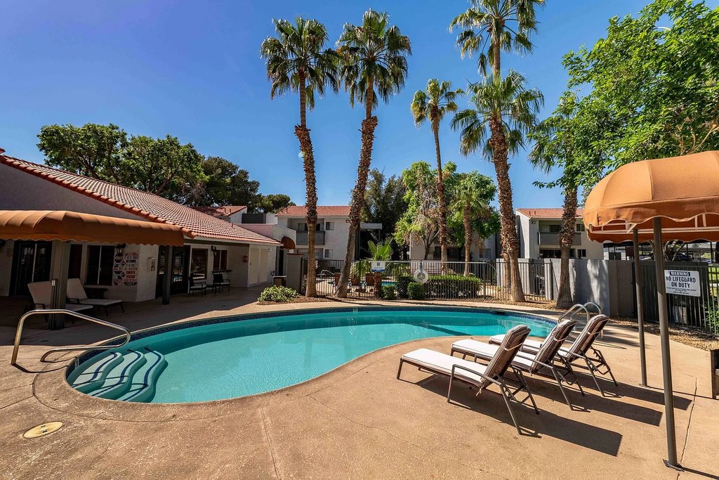 Villa Del Sol Apartments exterior