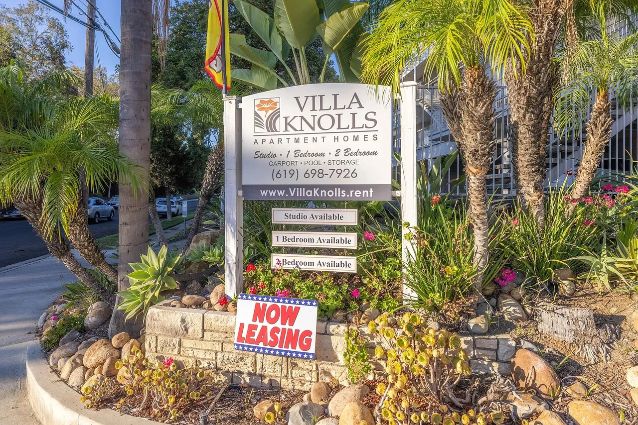 Villa Knolls Apartments Exterior