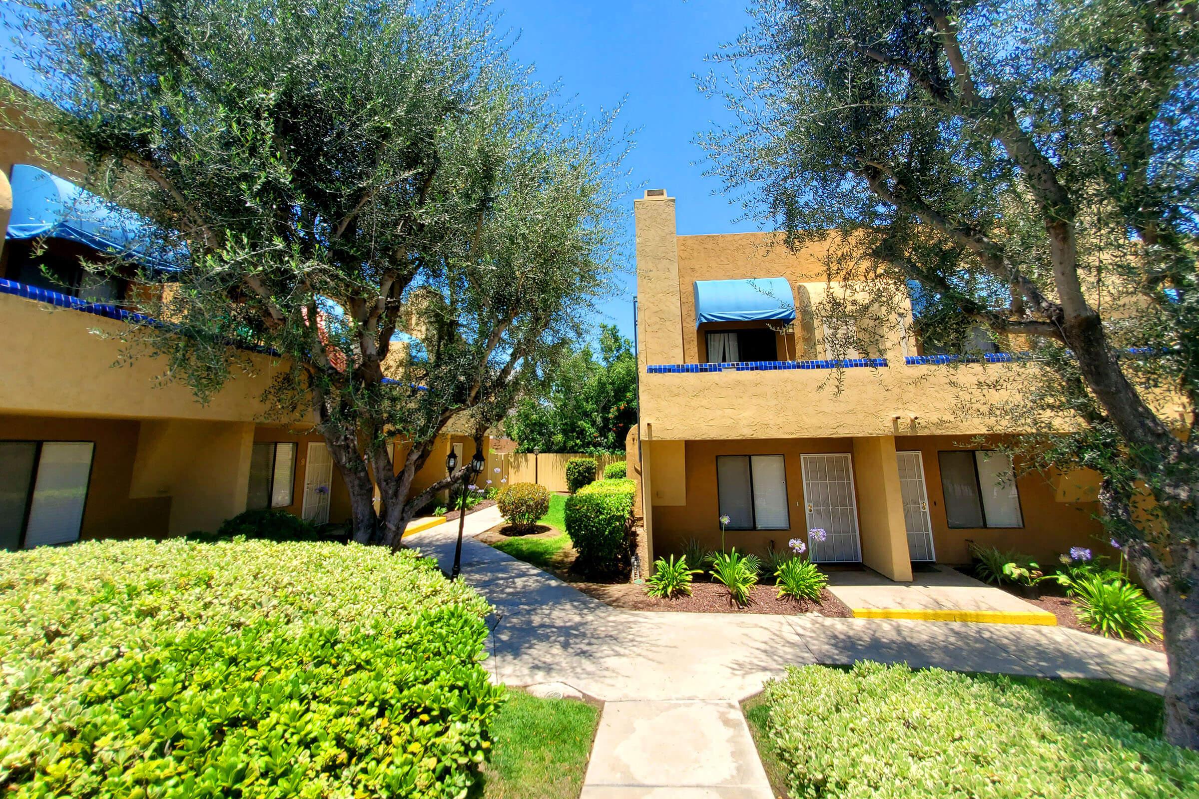 Vista La Mesa Apartments Exterior