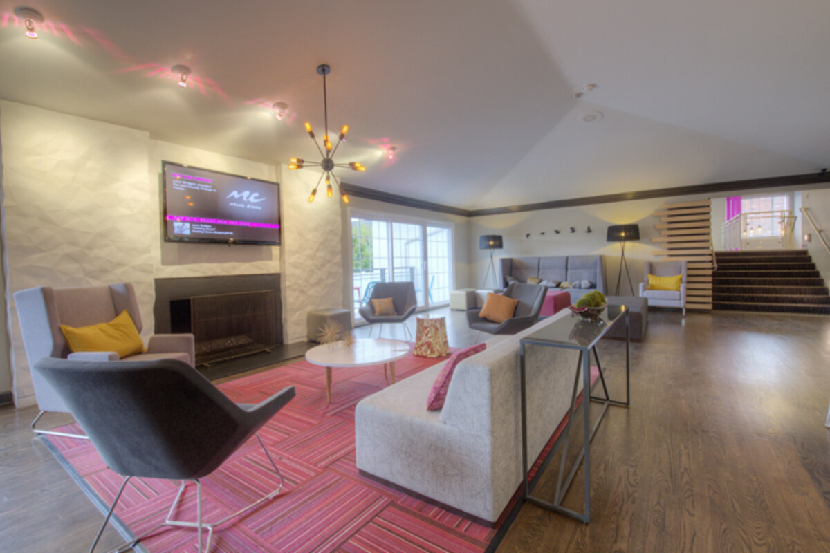 Woodbury Gardens Apartments & Townhomes exterior